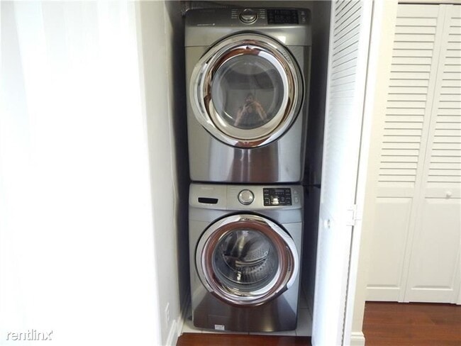 Building Photo - 2 br, 1.5 bath Townhome - SANIBEL