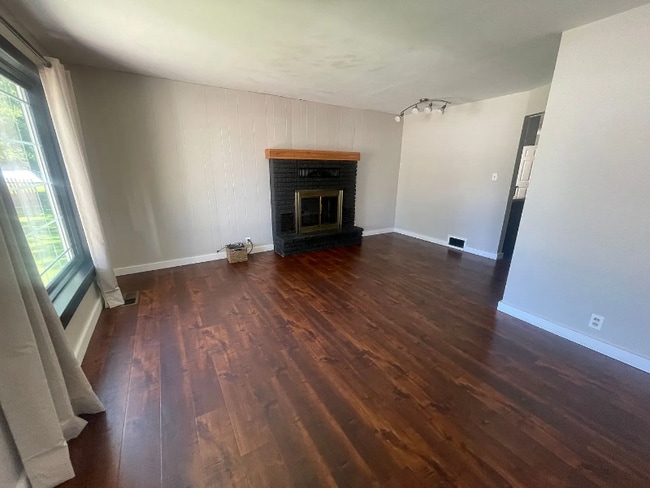 Building Photo - 124 S 400 W