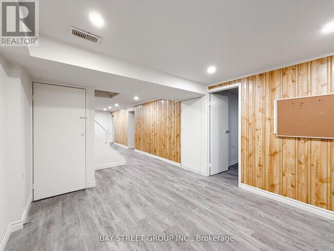 Building Photo - 82 Radwell Crescent