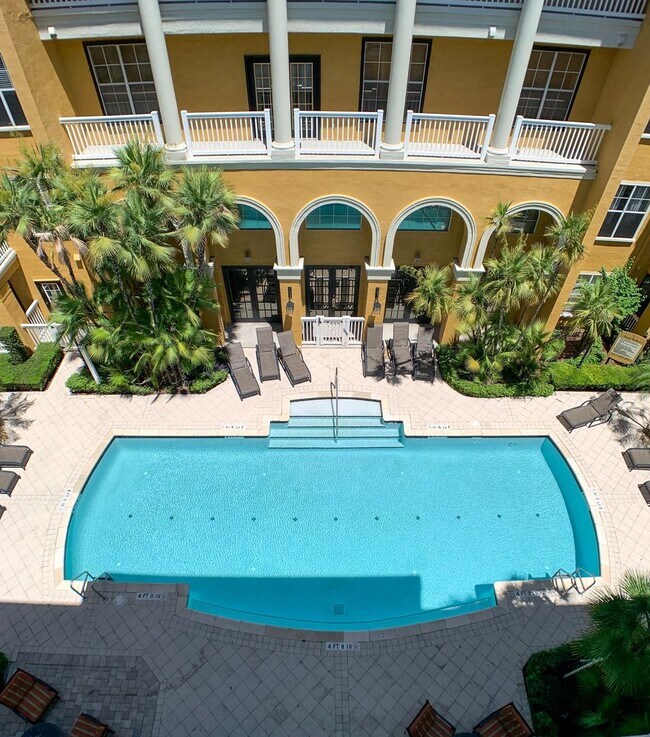 Building Photo - New listing 2/2 with pool view