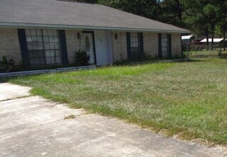 Building Photo - 105 Amelia Dr