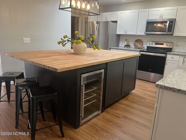 Building Photo - 2 Post Ct