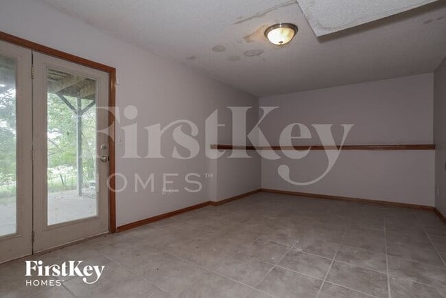 Building Photo - 8104 N Everton Ave