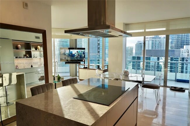 Foto del edificio - 1300 Brickell Bay Dr