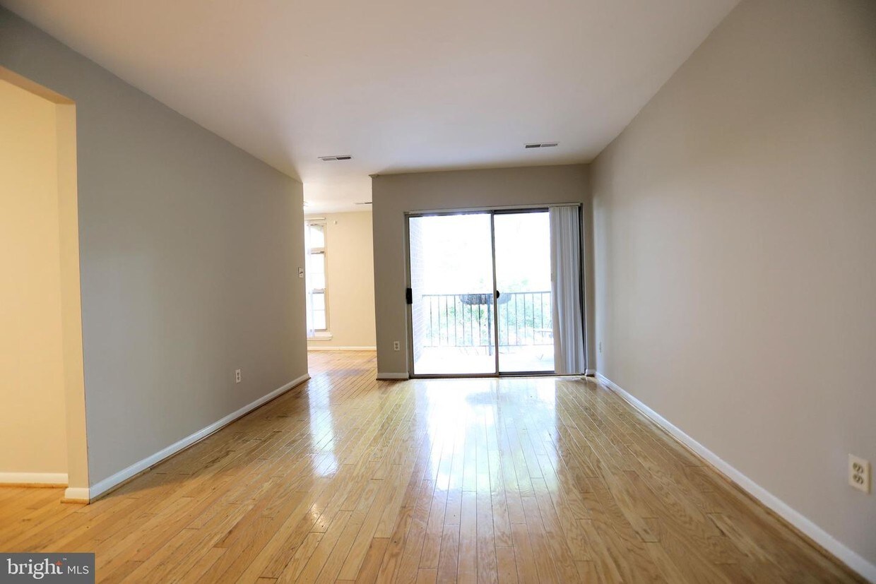 3312 Woodburn Village Dr Unit 24, Annandale, VA 22003 Condo for Rent