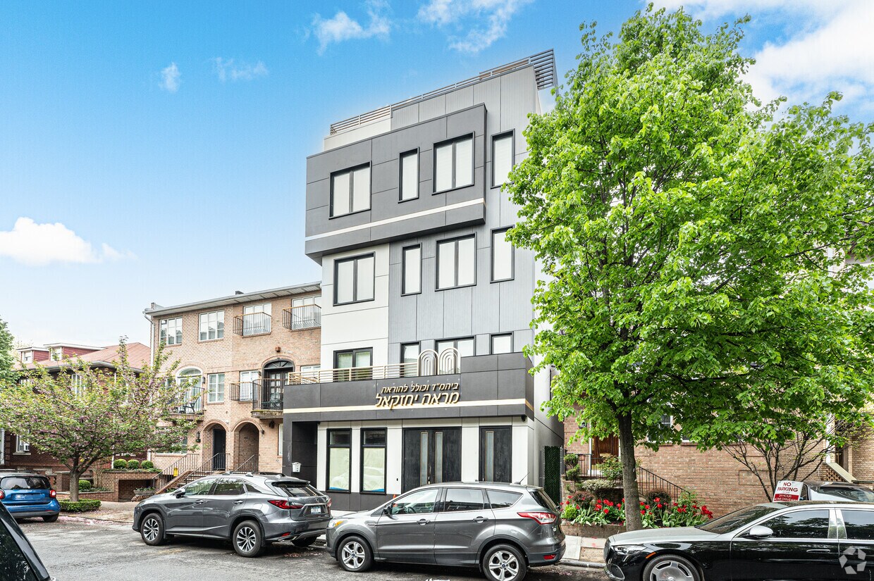 Building Photo - 1466 54th St