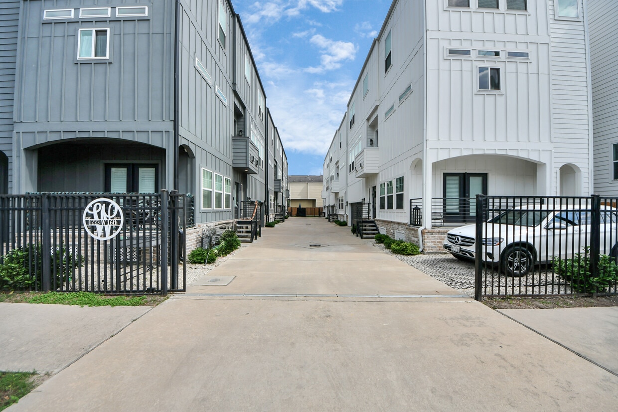 Photo - 1223 W 16th St (Houston, TX)