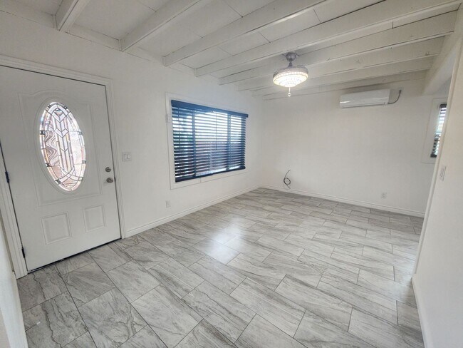 Foto del edificio - **COMING SOON** Newly Remodeled 2 bedroom located in Chocolate Drop area!!
