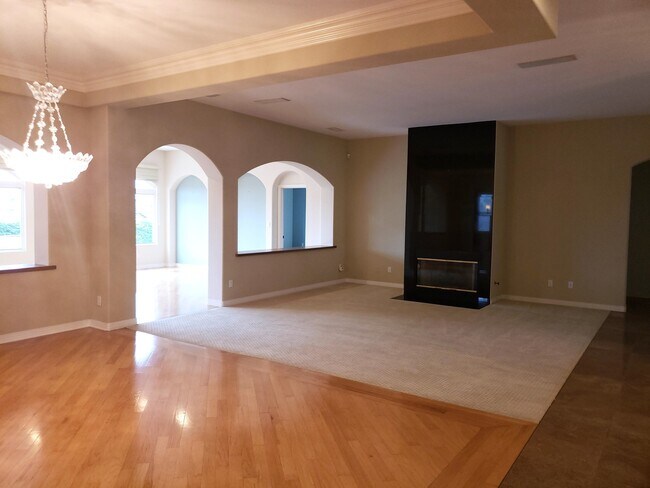 Foto del edificio - One Story Carmel Valley House, Cul-de-sac, 3 car garage, OCEAN VIEW