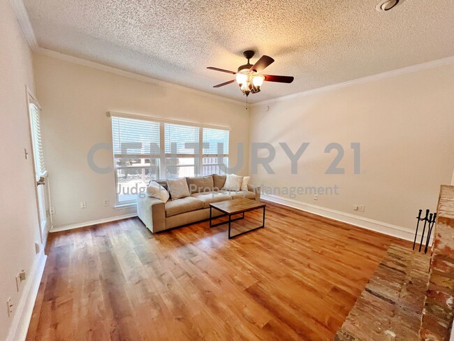 Foto del edificio - Updated 1/1/1 Condo in Dallas Ready For Mo...