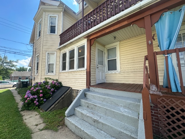 Building Photo - 328 Spring St