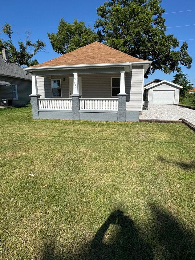 Primary Photo - 1522 N Farmer Ave