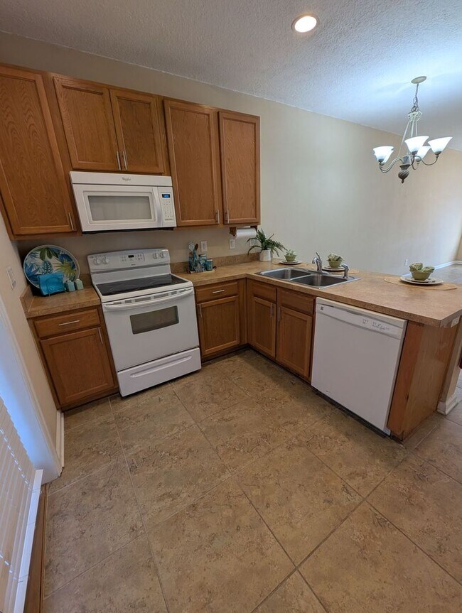 Foto del edificio - Welcome to Paloma You will love this spacious 2-bedroom, 2.5-bath townhome