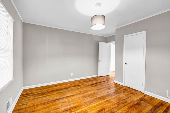 Foto del edificio - 1870 Windemere Dr NE