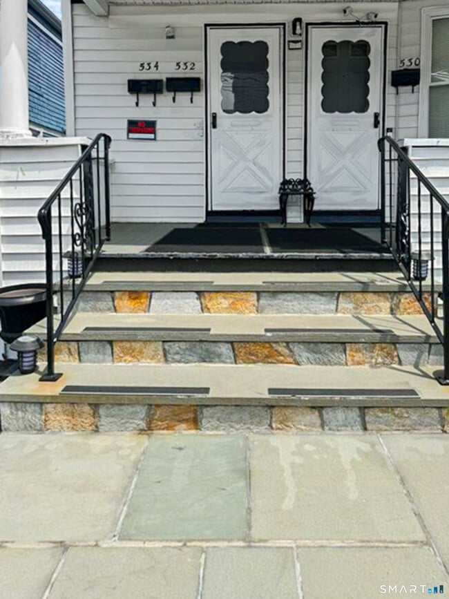 Building Photo - 532 Carroll Ave