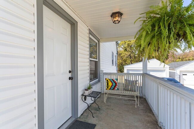 Building Photo - LEASING SPECIAL Cozy East Nashville 3 Bedr...