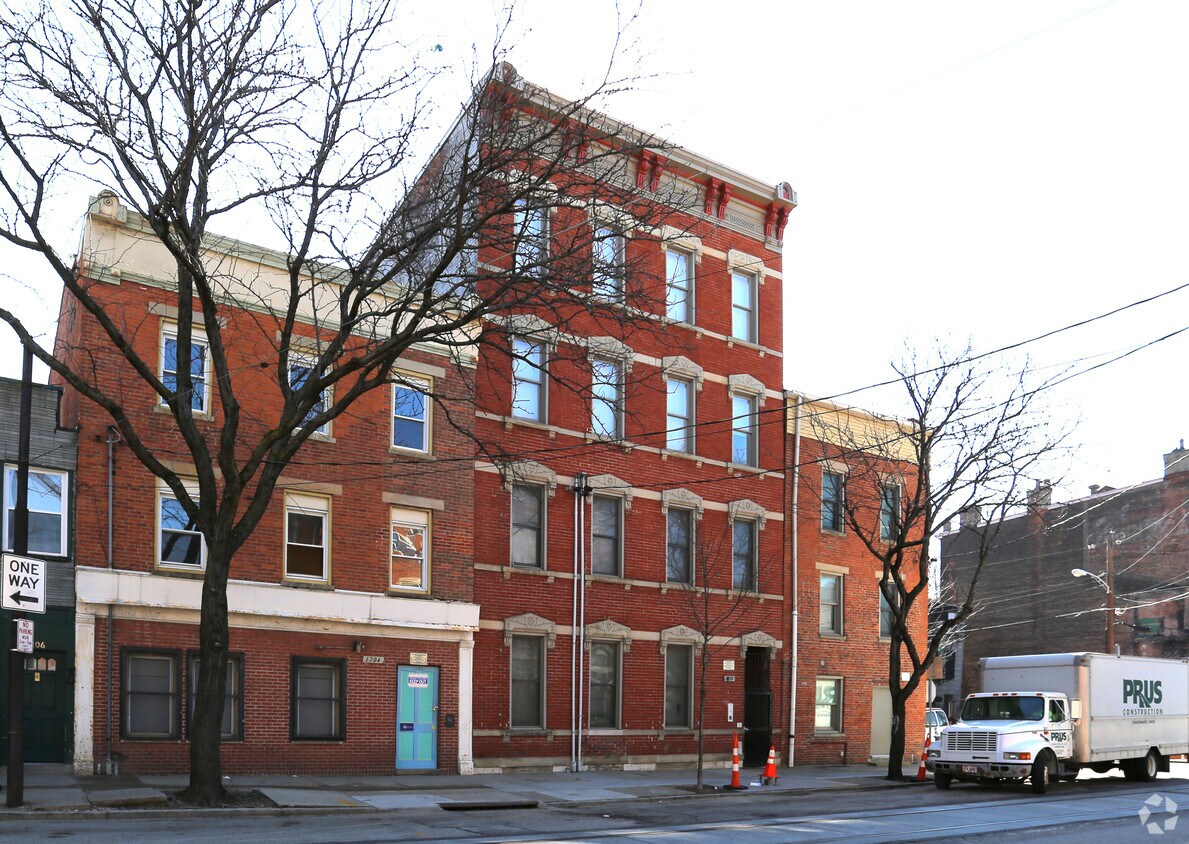 Primary Photo - 1702 Elm St