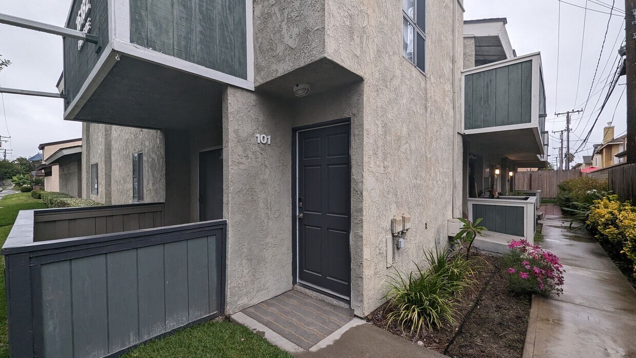Primary Photo - Parkside Ln 16182 (6 units)