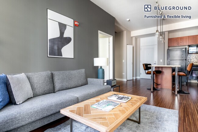 Foto del edificio - 63 E Lake St