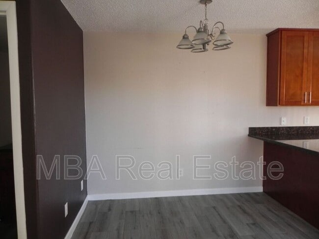 Foto del edificio - 15650 N 19th Ave