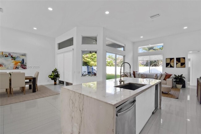 Building Photo - 710 Lake Blvd