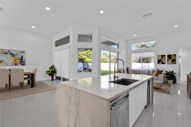 Foto del edificio - 710 Lake Blvd