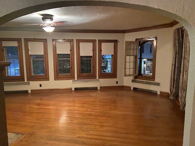 Foto del edificio - 304 N Main St