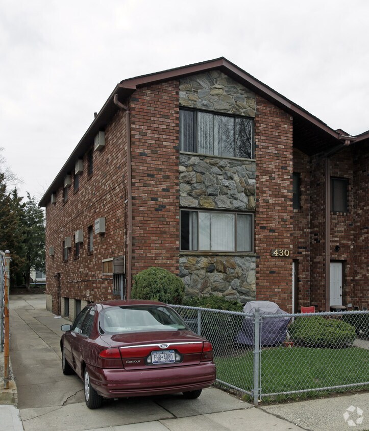 Foto principal - 430 Travis Ave