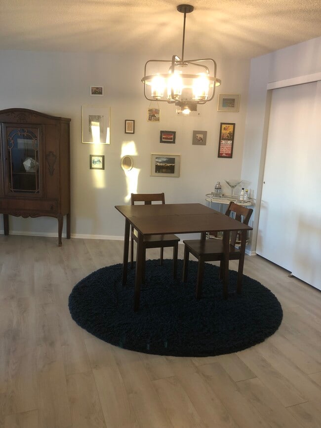 Dining Room - 1 W Lake St