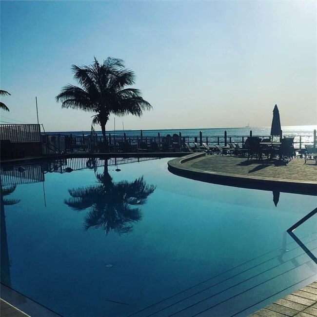 Building Photo - 5132 Beach Dr