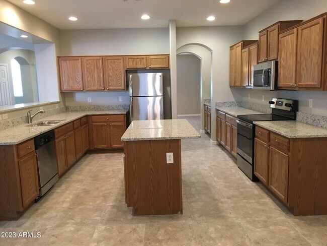 Foto del edificio - 13592 W Gelding Dr