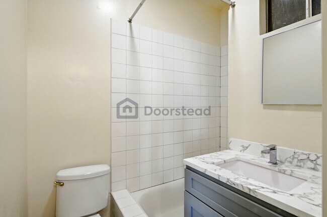 Foto del edificio - 3339 W 8th St