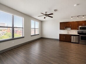 Building Photo - 2910 Milam St