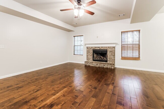 Building Photo - 267 Village Park Dr