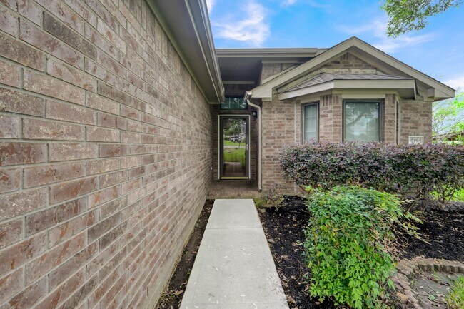 Building Photo - 319 Cape Conroe Dr