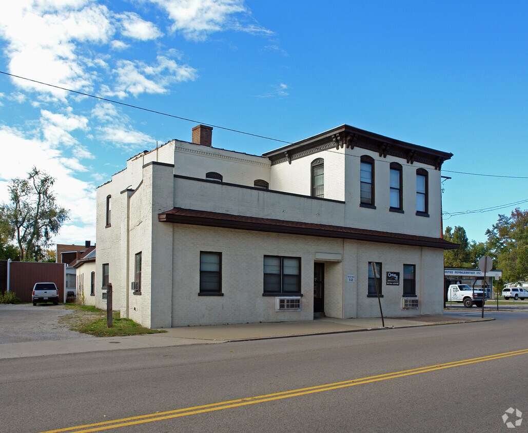 1822 W Main St, Belleville, IL 62226 Apartments in Belleville, IL