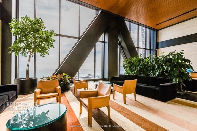 Foto del edificio - 175 E Delaware Pl