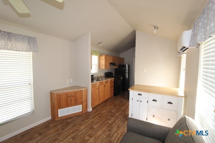 Building Photo - 6 Lantana Dr