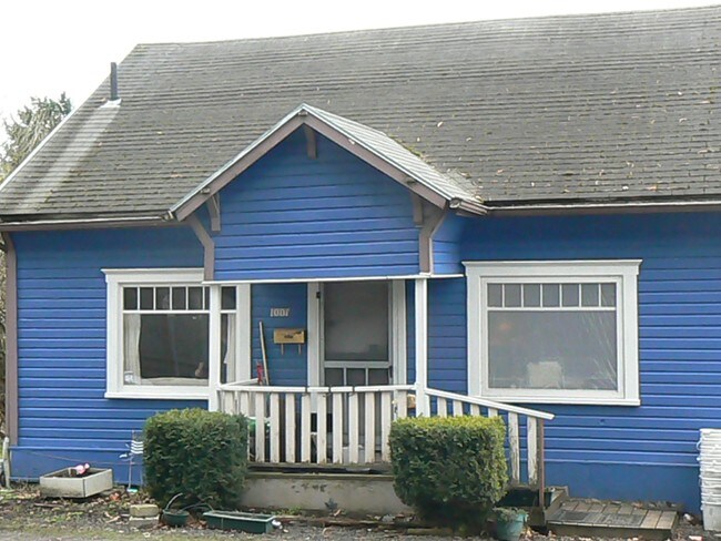 Building Photo - 309 SE Dayton Ave