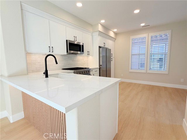 Building Photo - 302 Tall Oak