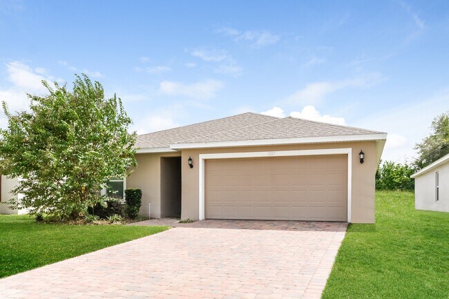 Foto del edificio - 1327 Lucerne Loop Rd NE