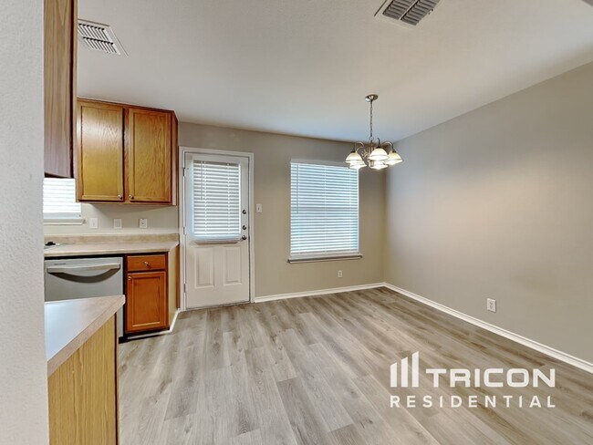 Building Photo - 6902 Shelbyville Ct