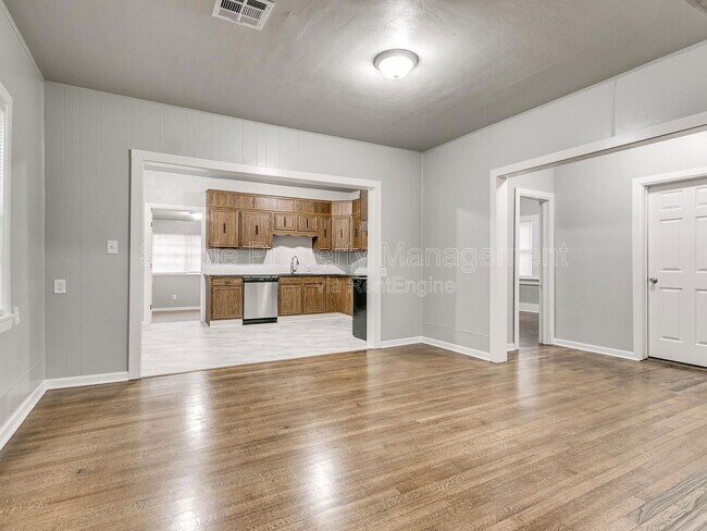 Foto del edificio - 2713 NW 14th St