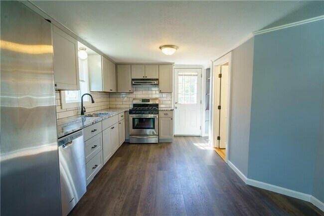Building Photo - 66 Bolster Ave