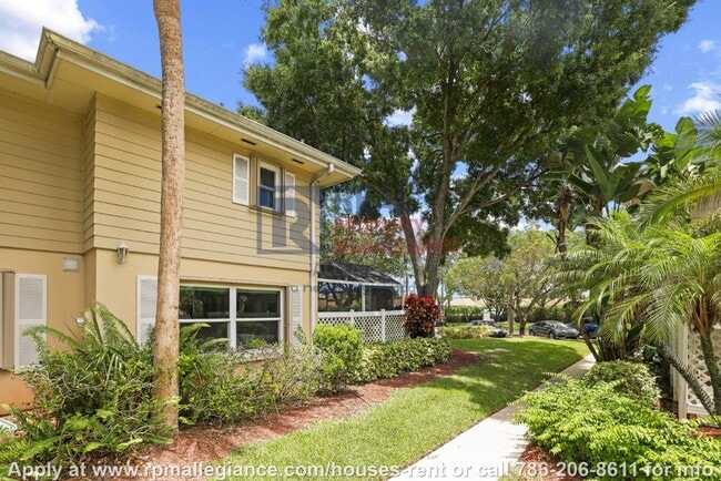 Foto del edificio - Stylish 2-Bedroom Townhome in Gated Boynto...