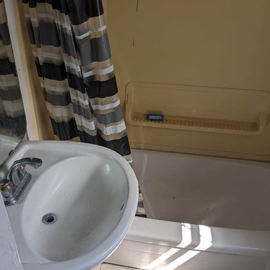Photo du bâtiment - Boys only - Private room in 3 bedroom house.