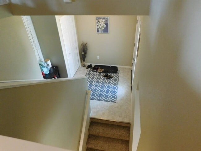 Building Photo - 3 Bedroom Townhome!