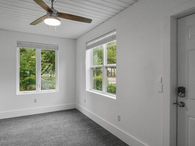 Foto del edificio - 1572 Cedar St