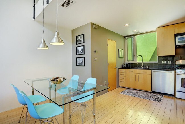 Foto del edificio - 825 Silver Ave SW