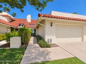 Building Photo - 7118 E Buena Terra Way